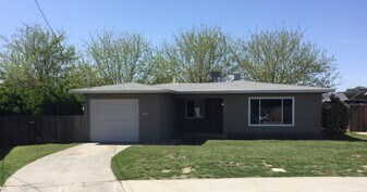 2945 D St in Selma, CA - Building Photo