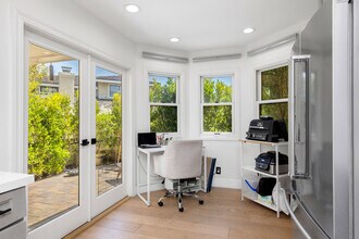 20 Grenada Ct in Manhattan Beach, CA - Building Photo - Building Photo