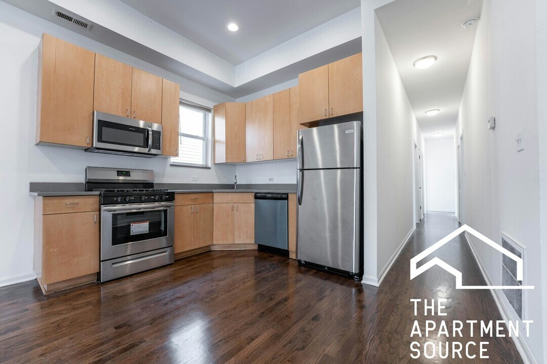 2112 N Campbell Ave in Chicago, IL - Building Photo