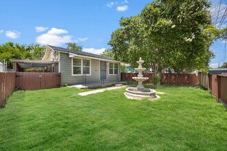 2214 W Laurel St in San Antonio, TX - Building Photo - Building Photo