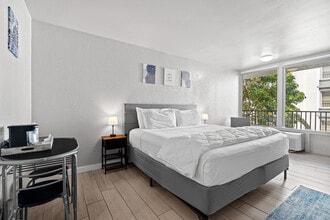 Hotolos Hollywood Apartments in Hollywood, FL - Foto de edificio - Building Photo