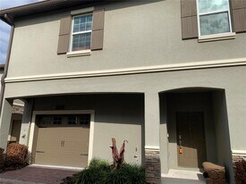 1353 Shinnecock Hills Dr in Four Corners, FL - Building Photo