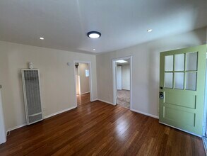 2019 Cypress Ave in San Diego, CA - Foto de edificio - Building Photo