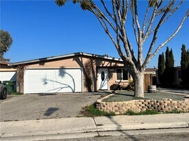 1111 Parkview Ln in Paso Robles, CA - Building Photo