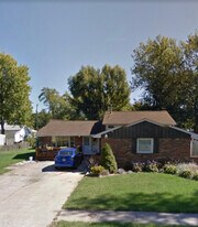 749 Howell St in Sheffield Lake, OH - Building Photo