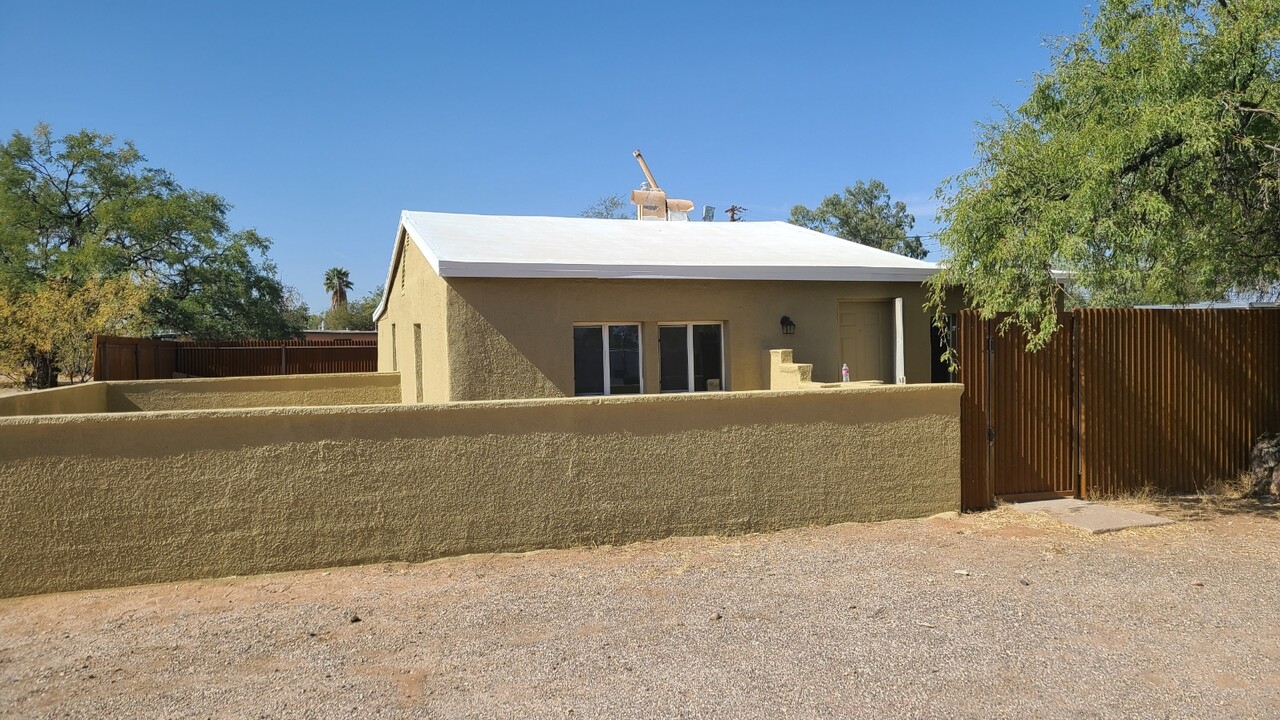 1805 N Madelyn Ave in Tucson, AZ - Building Photo