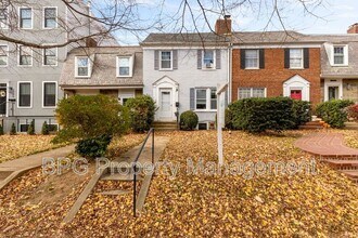 1710 37th St NW in Washington, DC - Foto de edificio - Building Photo