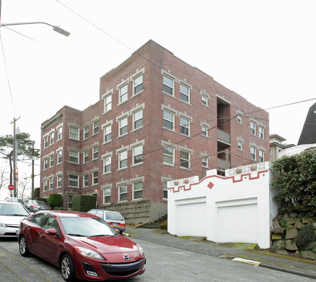 Woodland Arms Apartments in Seattle, WA - Building Photo - Building Photo