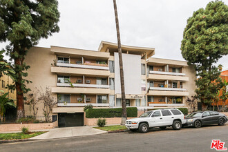 425 S Kenmore Ave in Los Angeles, CA - Building Photo - Building Photo