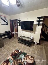 330 Ophelia St in Pittsburgh, PA - Building Photo - Building Photo