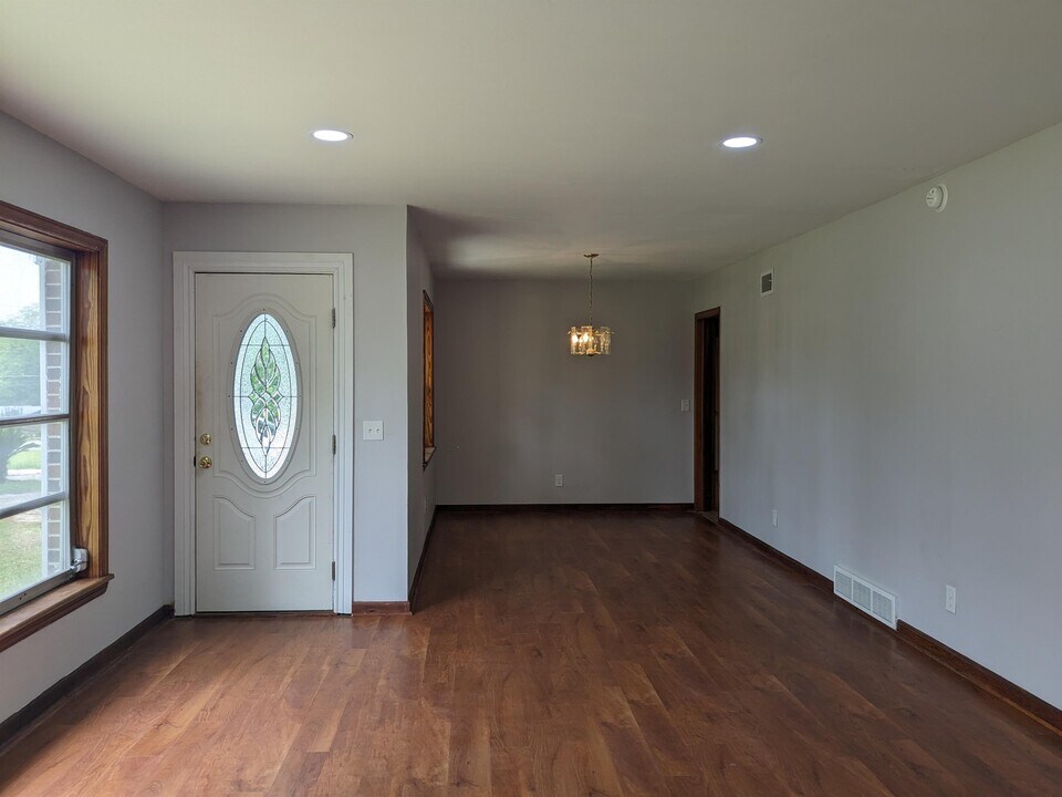 165 E Toombs Ave in Lyons, GA - Building Photo