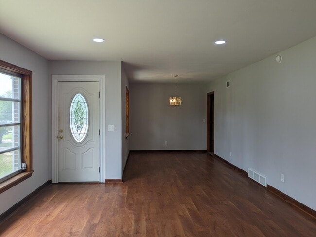 property at 165 E Toombs Ave