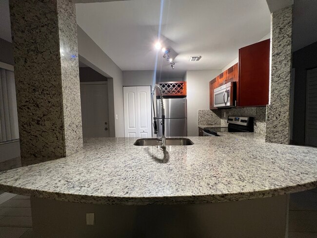 3421 NW 44th St in Lauderdale Lakes, FL - Building Photo - Building Photo