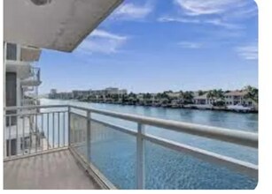 1600 S Ocean Dr in Hollywood, FL - Building Photo - Building Photo