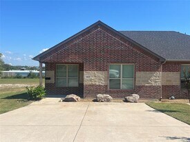 2419 N Hickory St in Sherman, TX - Building Photo