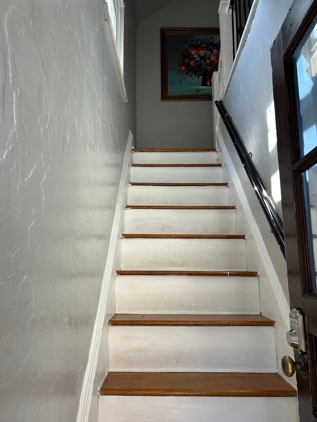 1095 Mile Square Rd, Unit #2 in Yonkers, NY - Foto de edificio - Building Photo