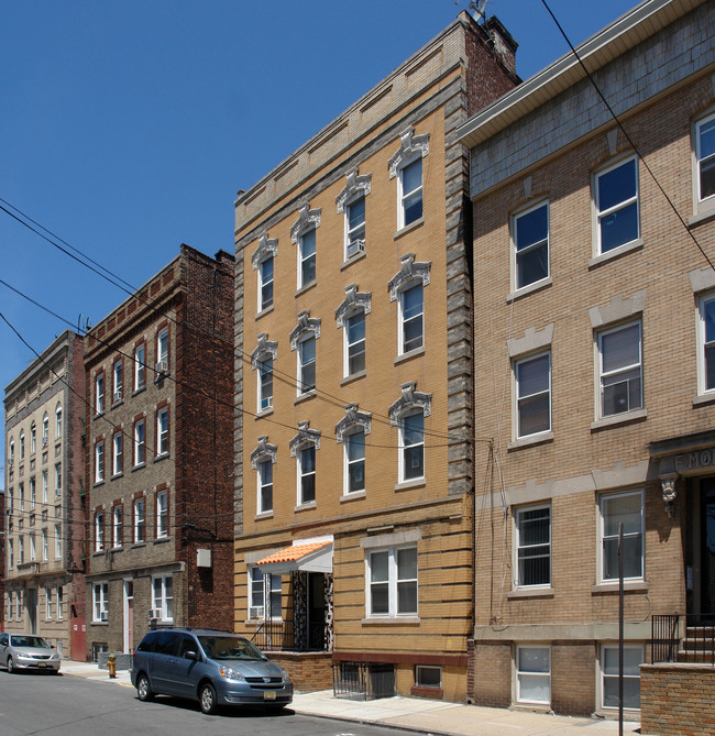 95 Nichols St in Newark, NJ - Foto de edificio - Building Photo