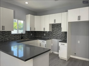 13202 Vaughn St in San Fernando, CA - Foto de edificio - Building Photo