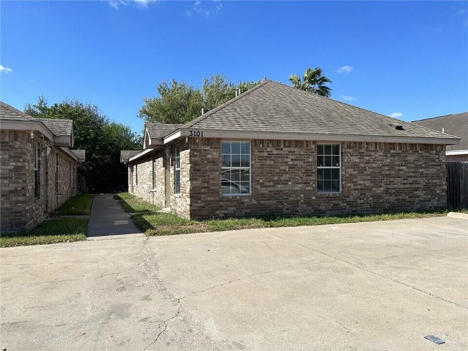 3113 Carson St in Edinburg, TX - Building Photo