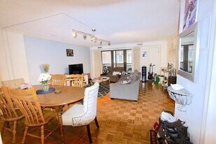 1580 Massachusetts Ave, Unit 2C in Cambridge, MA - Building Photo