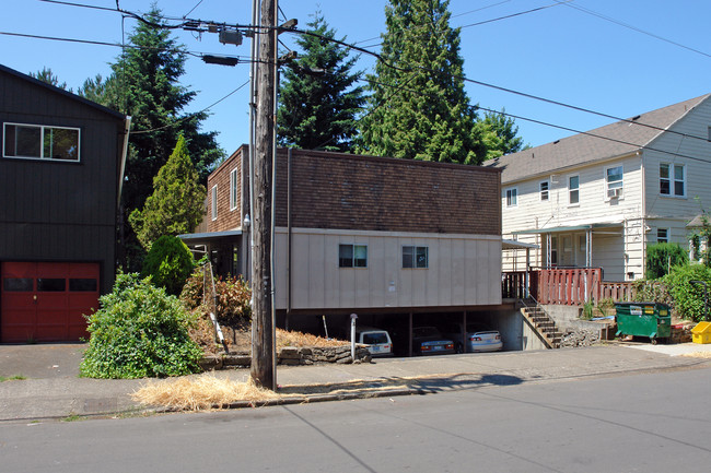 117 SE 30th Pl in Portland, OR - Foto de edificio - Building Photo