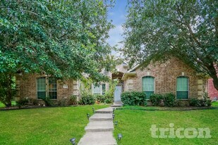 2710 Hawthorne Dr in Glenn Heights, TX - Building Photo