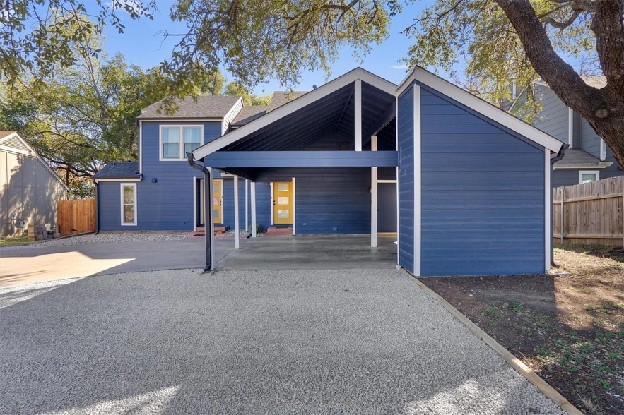 6909 Woodhue Dr, Unit B in Austin, TX - Building Photo