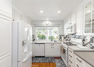 26333 Green Terrace Dr in Santa Clarita, CA - Building Photo - Building Photo