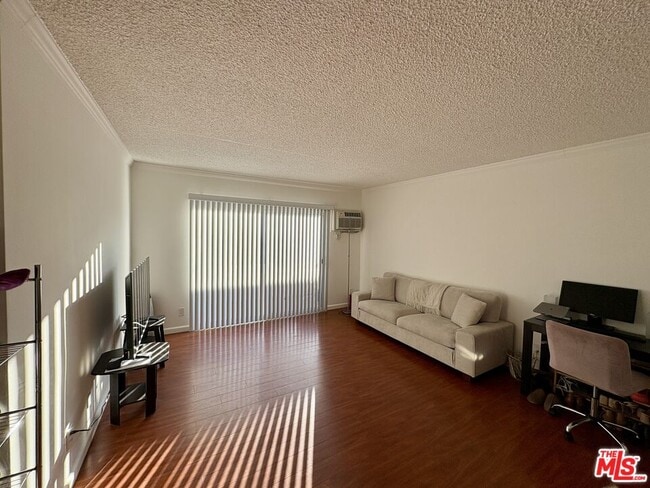 11815 Mayfield Ave in Los Angeles, CA - Building Photo - Building Photo