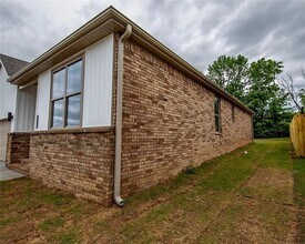 902 E Buchanan St in Prairie Grove, AR - Building Photo - Building Photo