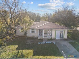 1302 Metropolitan Dr in Killeen, TX - Building Photo