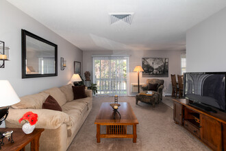 Hunters Glen in Delran, NJ - Foto de edificio - Interior Photo