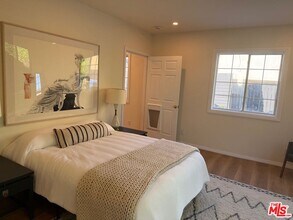 1222 N Virgil Ave in Los Angeles, CA - Building Photo - Building Photo