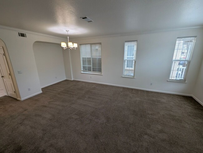 2410 White Dr in Fairfield, CA - Building Photo - Building Photo