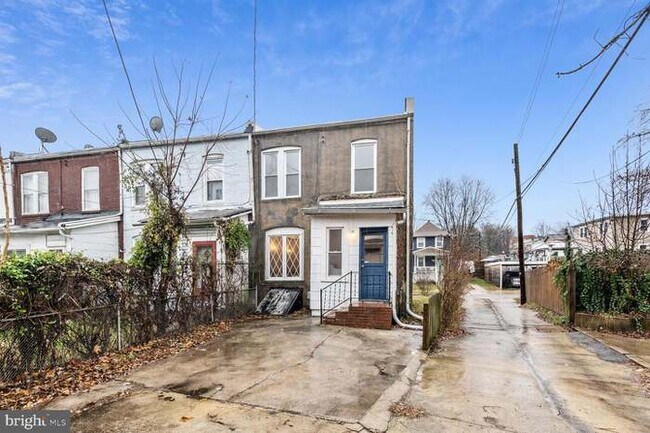 4002 Belwood Ave photo'