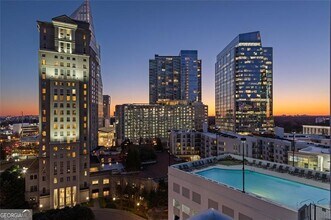 3324 Peachtree Rd NE in Atlanta, GA - Building Photo - Building Photo