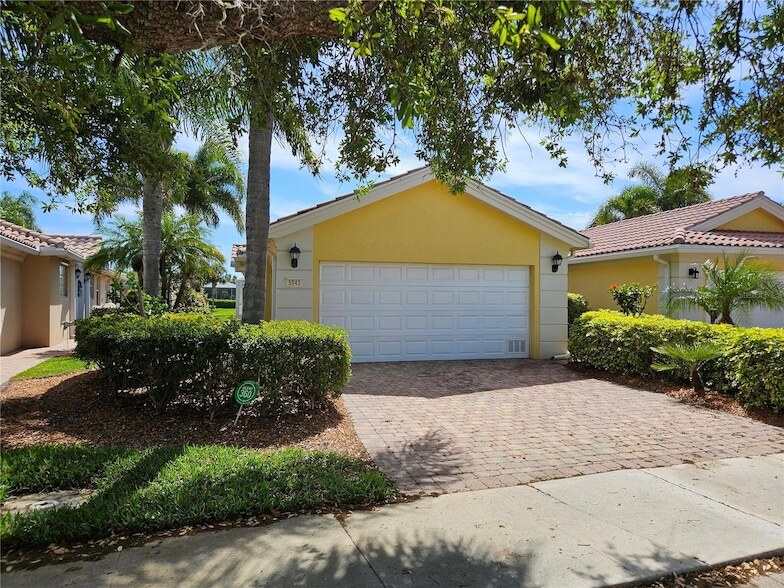 5943 Benevento Dr, Unit 3054 in Sarasota, FL - Building Photo