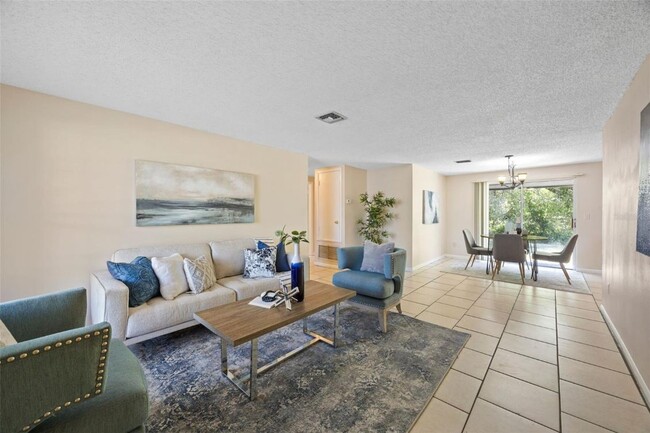 2906 Cedaridge Dr in Tampa, FL - Building Photo - Building Photo