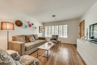 6525 E Mockingbird Ln in Dallas, TX - Building Photo - Building Photo