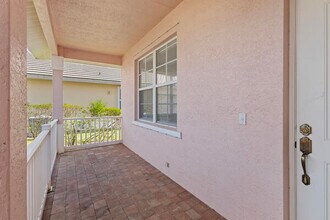 139 NW Berkeley Ave in Port St. Lucie, FL - Foto de edificio - Building Photo