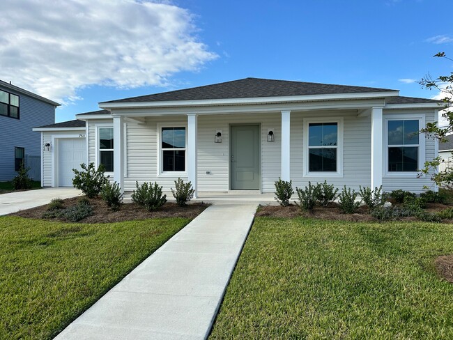 7511 Danford Pl in Okahumpka, FL - Foto de edificio - Building Photo