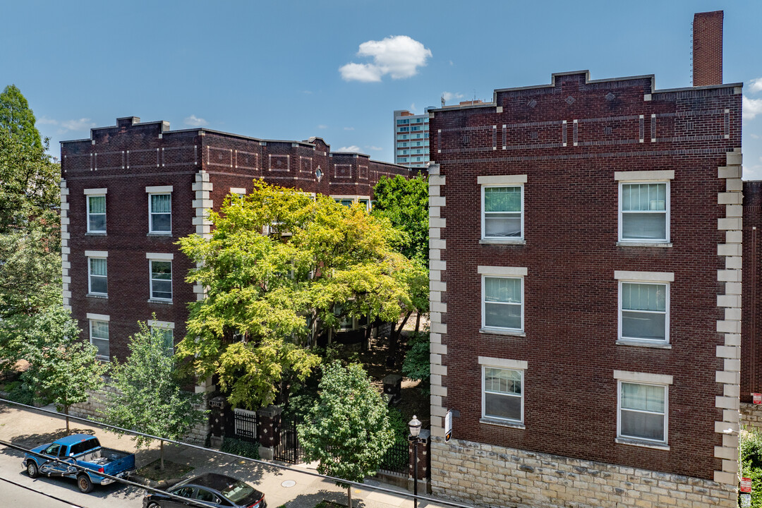 Cavalier Apartments in Louisville, KY - Building Photo