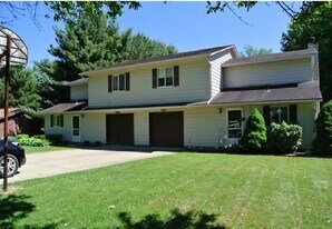 3976 Granger Rd, Unit B in Medina, OH - Building Photo