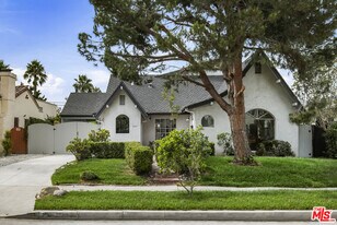 833 Burnside Ave in Los Angeles, CA - Building Photo