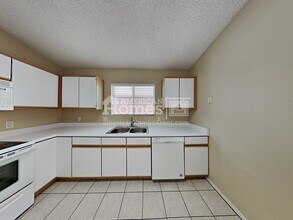 9050 E Glenmont Dr in Tucson, AZ - Foto de edificio - Building Photo