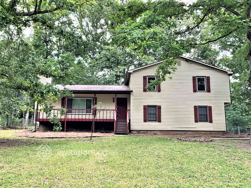 1396 Candlelite Ln in Snellville, GA - Building Photo