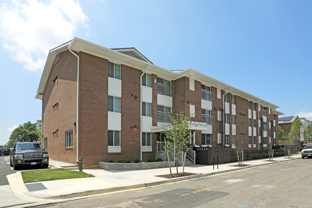 Parkway Overlook Apartments in Washington, DC - Building Photo