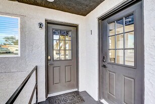 540 E Saint Louis Ave in Las Vegas, NV - Building Photo