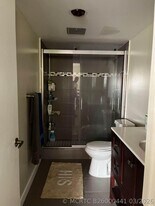 4170 Inverrary Dr in Lauderhill, FL - Building Photo