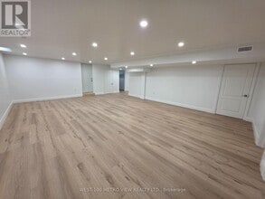 250 Sunset Ridge in Vaughan, ON - Building Photo - Building Photo